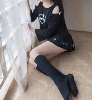 扒开她的小缝让我吮_HD免费在线播放